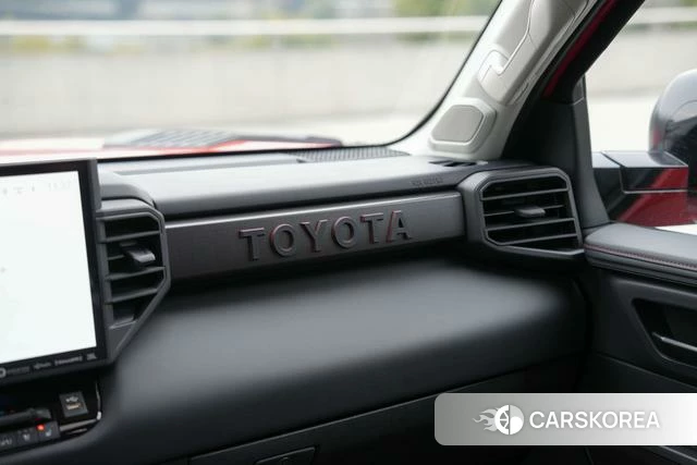 Toyota Sequoia 2024 Красный из Китая, фото 4