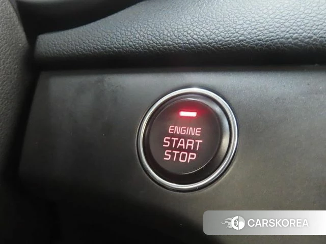 Kia Sportage The Bold 2021 Серебристо-серый из Кореи, фото 4
