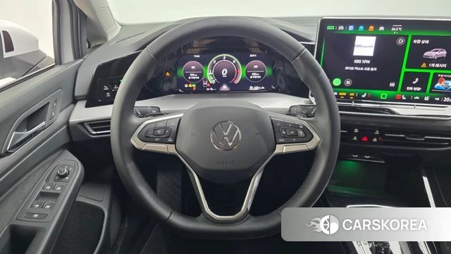 Volkswagen Golf 8th Generation 2025 Белый из Кореи, фото 4