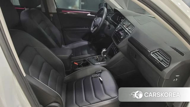 Volkswagen Tiguan second Generation 2022 Белый из Кореи, фото 4
