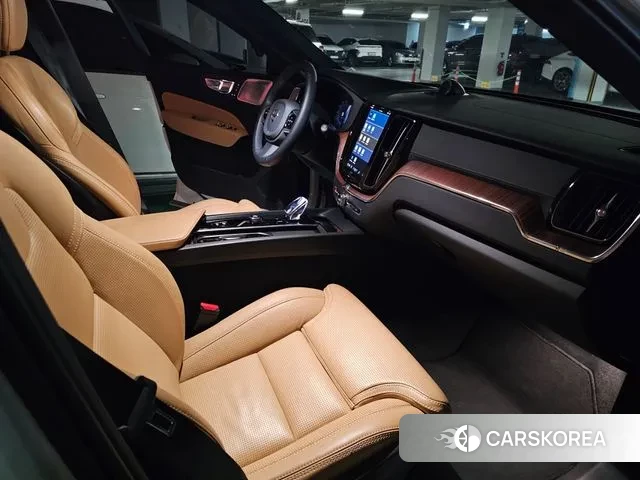 Volvo XC60 second Generation 2024 Белый из Кореи, фото 4