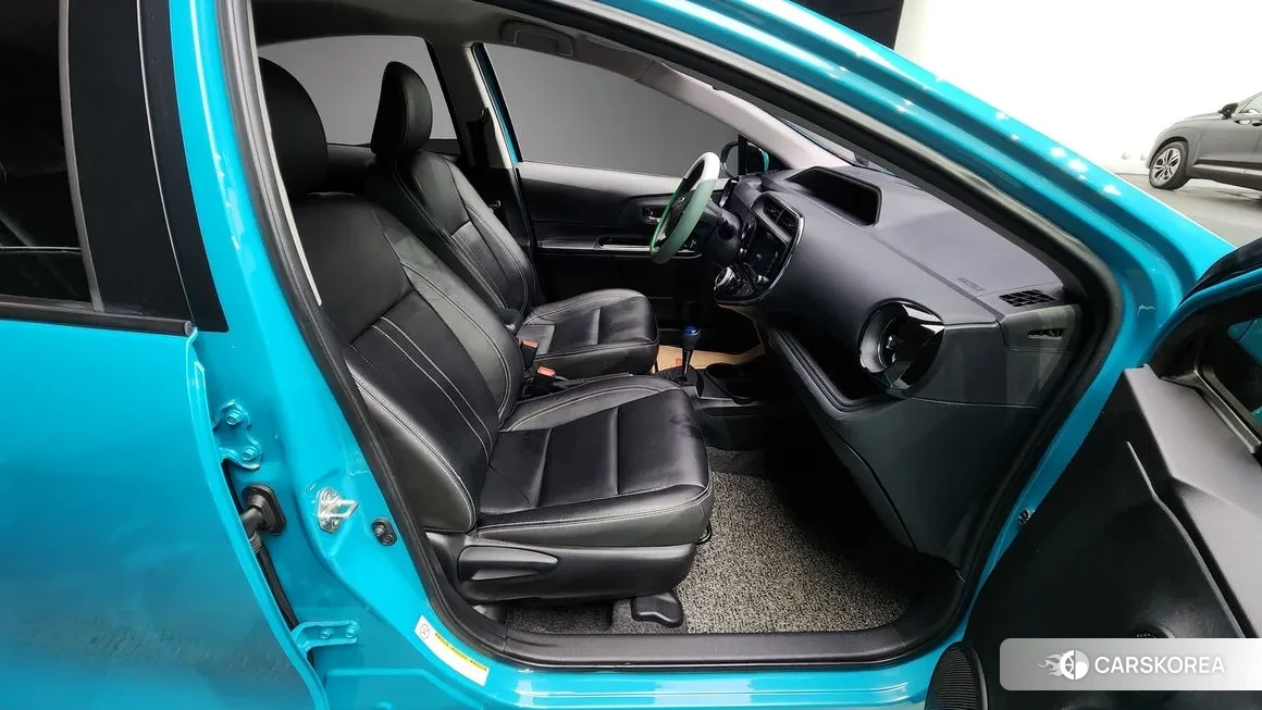 Toyota Prius C 2018 Небесно-голубой из Кореи, фото 4