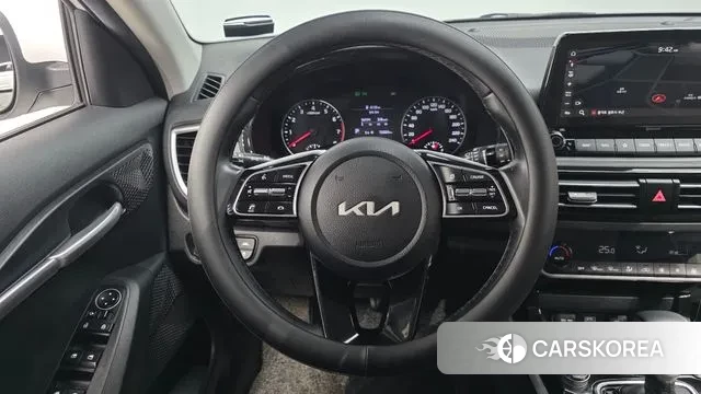 Kia Seltos 2022 Белый из Кореи, фото 4