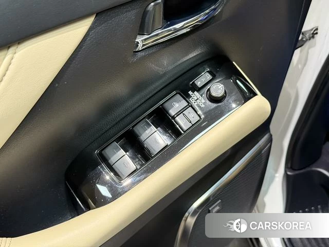Toyota Elfa 2022 Белый из Китая, фото 4