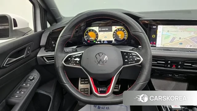 Volkswagen Golf 8th Generation 2023 Белый из Кореи, фото 4