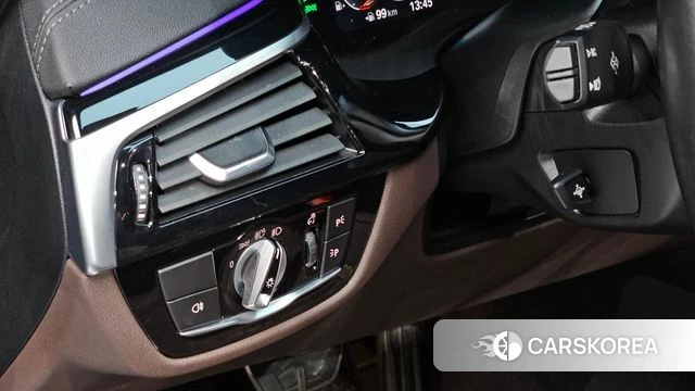BMW 5 Series (G30) 2021 Черный из Кореи, фото 4