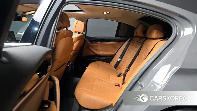 BMW 5 Series (G30) 2021 Серебристо-серый из Кореи, фото 4