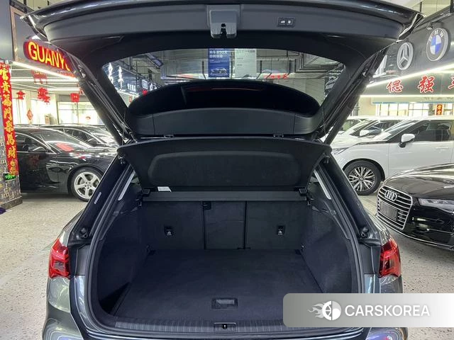 Audi Q3 2022 Темно-серый из Китая, фото 4