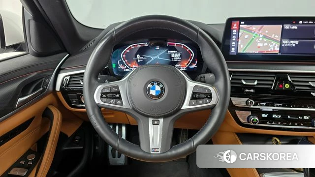 BMW 5 Series (G30) 2023 Белый из Кореи, фото 4