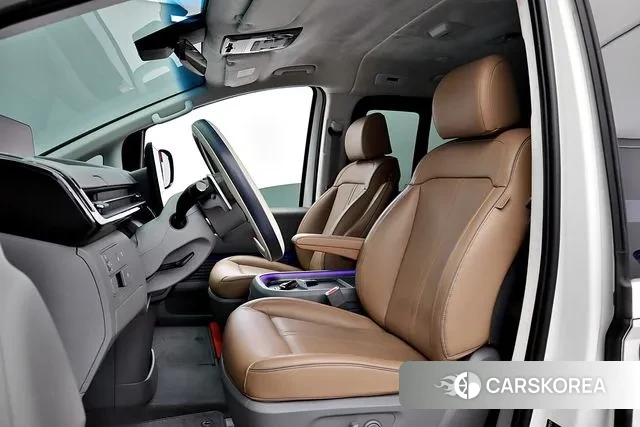 Hyundai Staria 2023 Белый из Кореи, фото 4