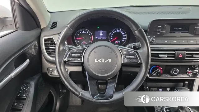 Kia Seltos 2022 Белый из Кореи, фото 4