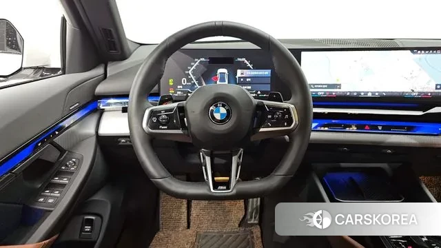 BMW 5 Series (G60) 2025 Белый из Кореи, фото 4