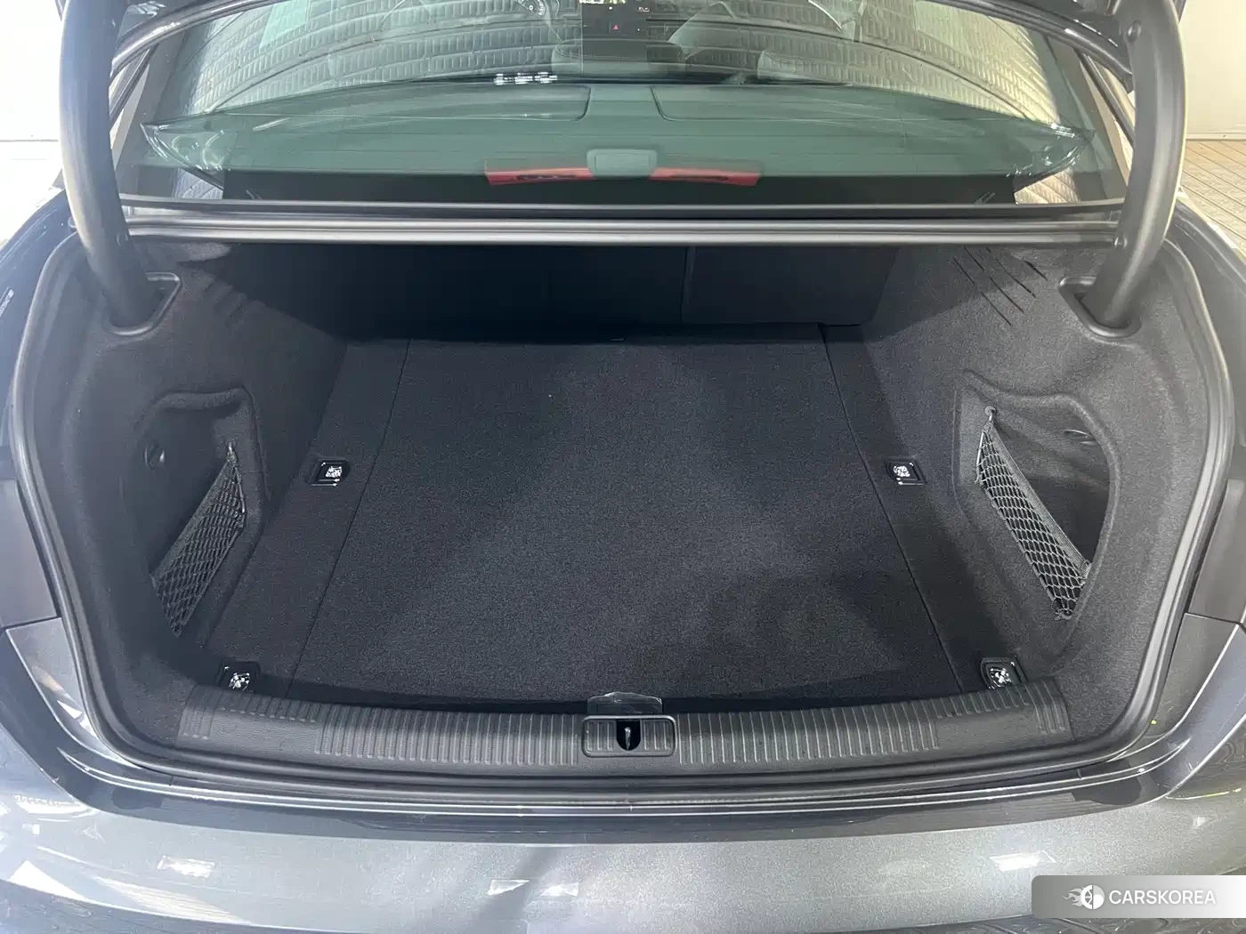 Audi A4L 2026 Silver/gray из Китая, фото 4