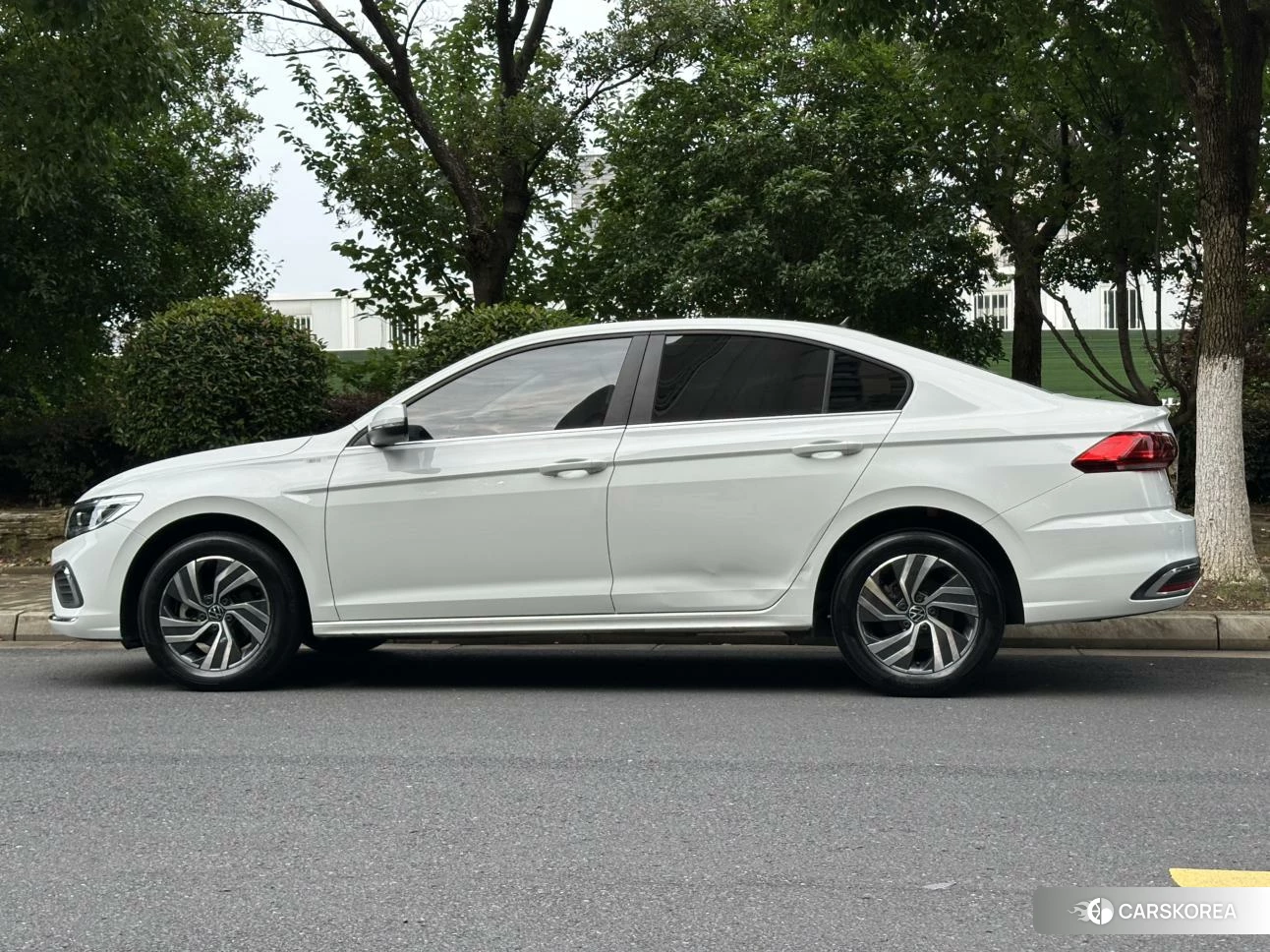 Volkswagen Bora 2024 Белый из Китая, фото 4