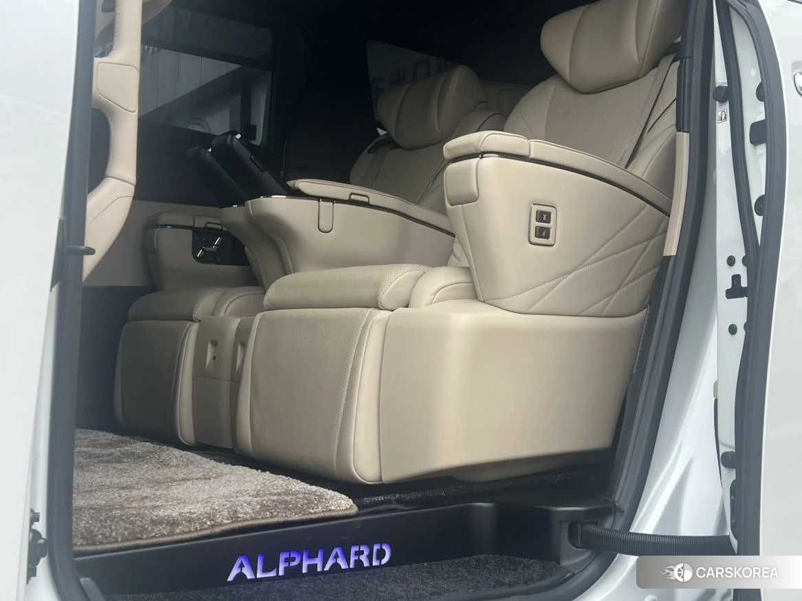 Toyota Elfa 2023 Белый из Китая, фото 4