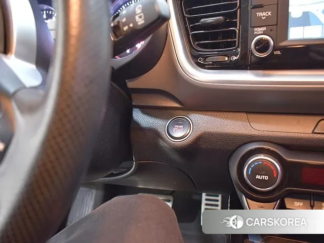 Kia Stonic 2018 Желтый из Кореи, фото 4