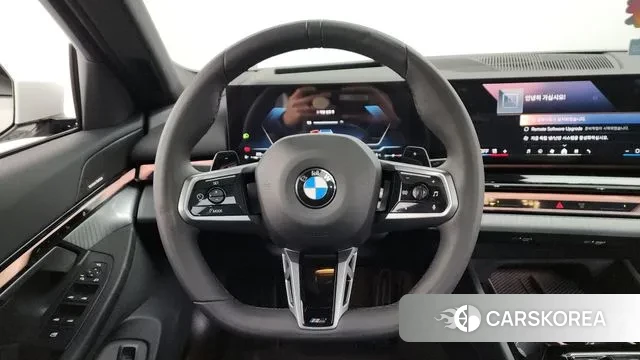 BMW 5 Series (G60) 2025 Белый из Кореи, фото 4