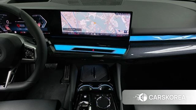 BMW 5 Series (G60) 2025 Светло-серебряный цвет из Кореи, фото 4