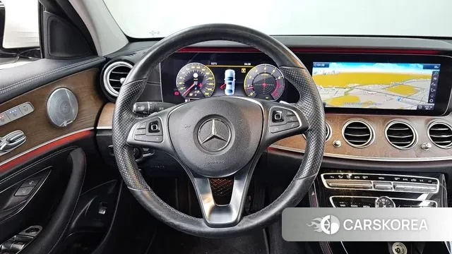 Mercedes-Benz E-Class W213 2018 Белый из Кореи, фото 4
