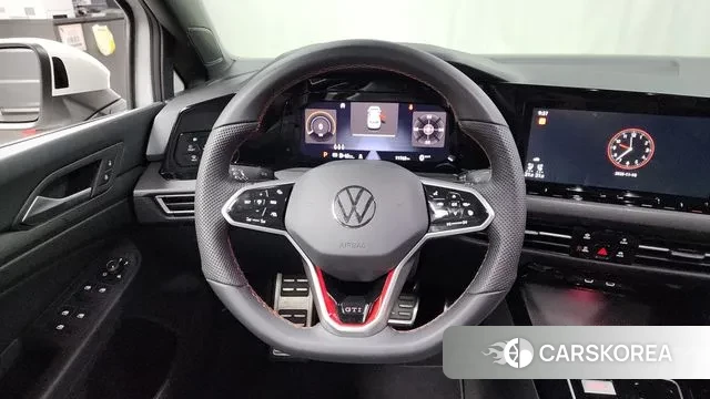 Volkswagen Golf 8th Generation 2023 Белый из Кореи, фото 4