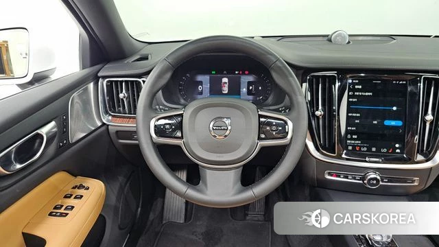Volvo S60 3rd generation 2023 Белый из Кореи, фото 4