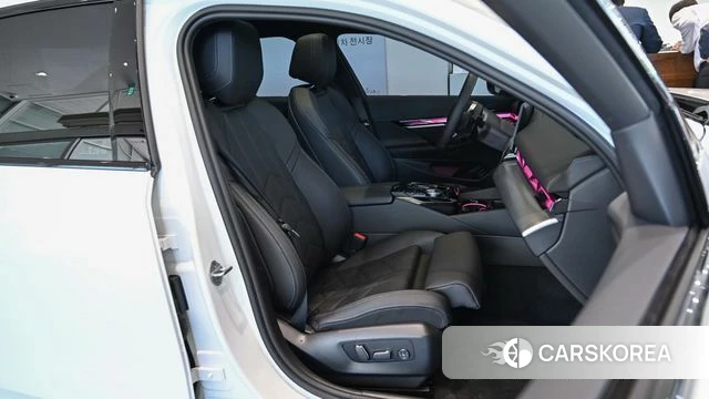 BMW 5 Series (G60) 2025 Белый из Кореи, фото 4