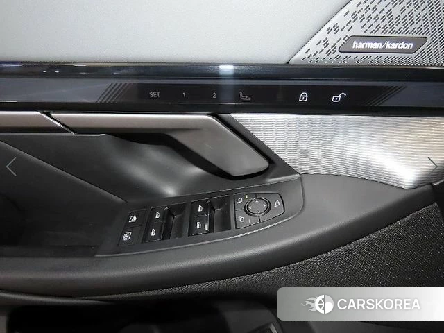 BMW 5 Series (G60) 2025 Черный из Кореи, фото 4