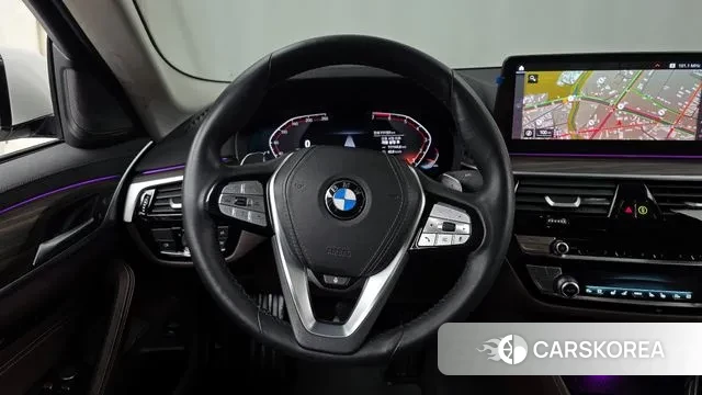 BMW 5 Series (G30) 2023 Белый из Кореи, фото 4