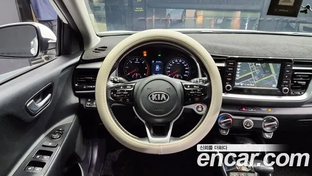 Kia Stonic 2018 Белый из Кореи, фото 4