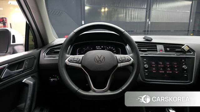 Volkswagen Tiguan second Generation 2022 Белый из Кореи, фото 4