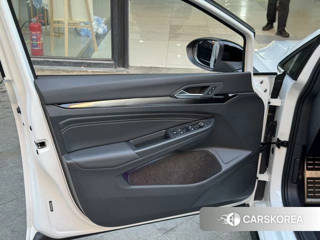 Volkswagen Golf 2024 Белый из Китая, фото 4
