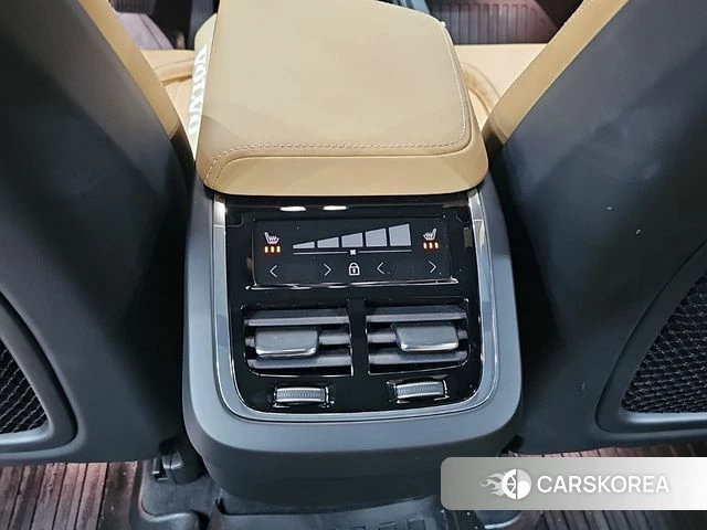 Volvo XC60 second Generation 2022 Белый из Кореи, фото 4