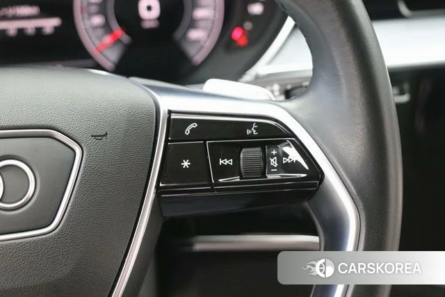 Audi A8 2022 Черный из Китая, фото 4