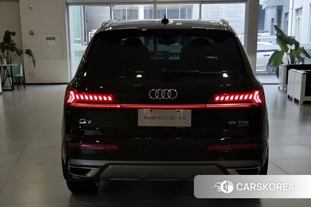 Audi Q7 2021 Черный из Китая, фото 4