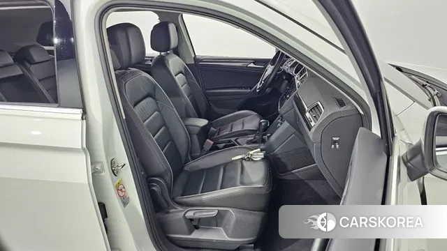 Volkswagen Tiguan second Generation 2020 Белый из Кореи, фото 4