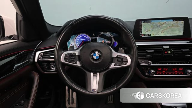 BMW 5 Series (G30) 2018 Белый из Кореи, фото 4