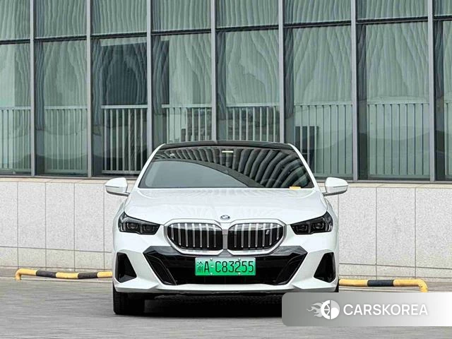 BMW i5 2025 Белый из Китая, фото 4