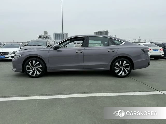 Volkswagen Passat 2026 Фиолетовый из Китая, фото 4