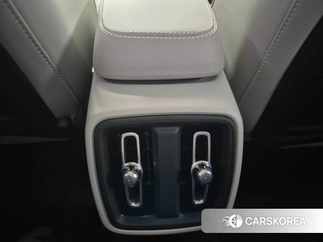Volvo XC40 2026 Белый из Кореи, фото 4