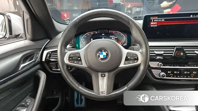 BMW 5 Series (G30) 2023 Серебристо-серый из Кореи, фото 4