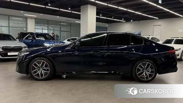 BMW 5 Series (G60) 2024 Черный из Кореи, фото 4