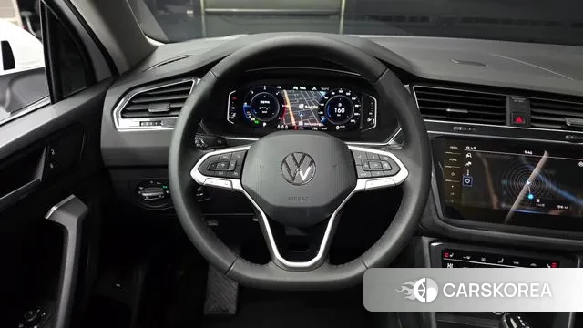 Volkswagen Tiguan second Generation 2024 Белый из Кореи, фото 4