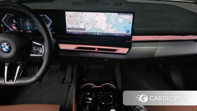 BMW 5 Series (G60) 2025 Белый из Кореи, фото 4