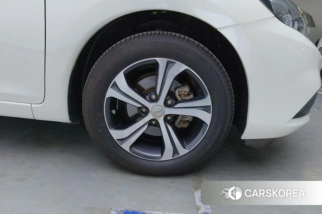 Nissan TIIDA 2020 Белый из Китая, фото 4