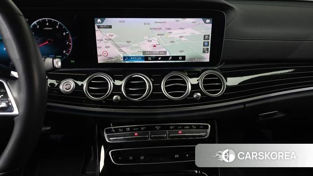 Mercedes-Benz E-Class W213 2021 Серебристо-серый из Кореи, фото 4