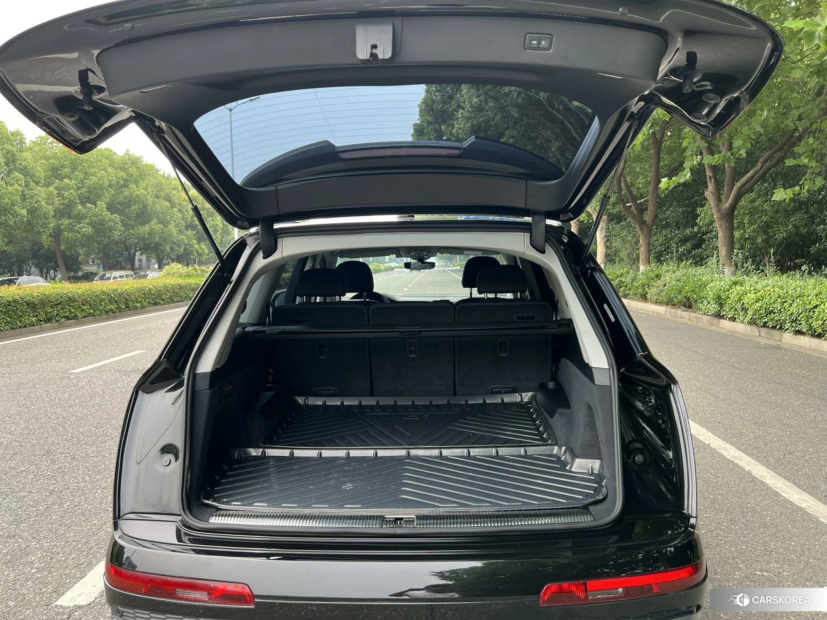 Audi Q7 2022 Черный из Китая, фото 4