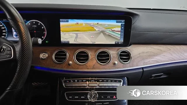 Mercedes-Benz E-Class W213 2018 Белый из Кореи, фото 4