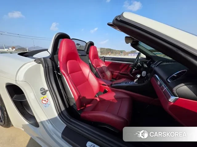 Porsche 718 Boxster 2022 Серебристо-серый из Кореи, фото 4