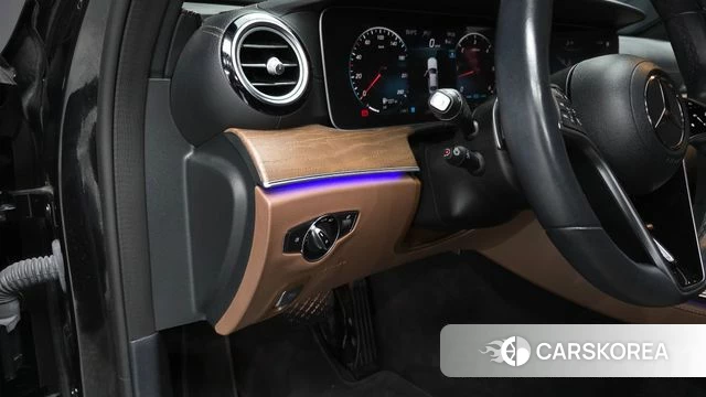 Mercedes-Benz E-Class W213 2023 Черный из Кореи, фото 4