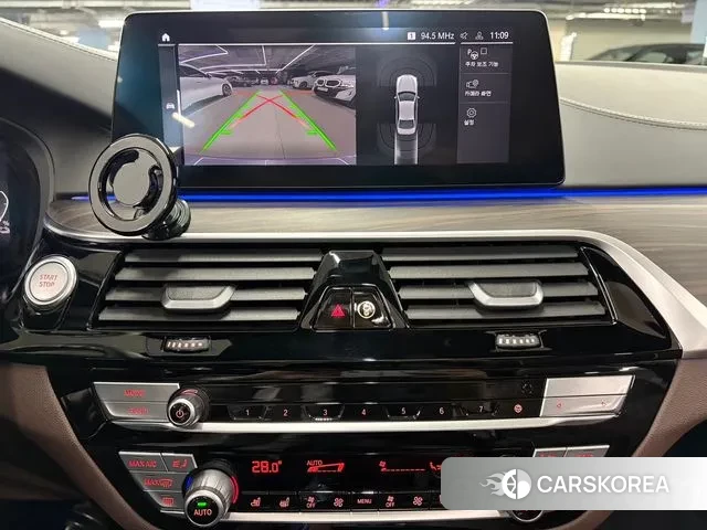 BMW 5 Series (G30) 2020 Серебристо-серый из Кореи, фото 4